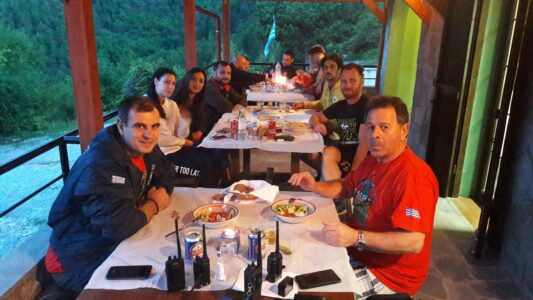 Εστιατόριο Σαλόνι - Καταφύγιο Κορομηλιά Εστιατόριο Σαλόνι - Καταφύγιο Κορομηλιά