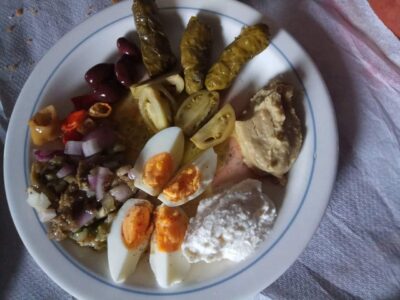 Εστιατόριο Σαλόνι - Καταφύγιο Κορομηλιά Εστιατόριο Σαλόνι - Καταφύγιο Κορομηλιά