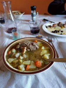 Εστιατόριο Σαλόνι - Καταφύγιο Κορομηλιά Εστιατόριο Σαλόνι - Καταφύγιο Κορομηλιά