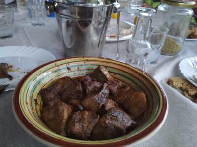 Εστιατόριο Σαλόνι - Καταφύγιο Κορομηλιά Εστιατόριο Σαλόνι - Καταφύγιο Κορομηλιά